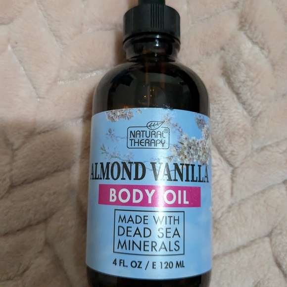 Natural Therapy Almond Vanilla Body Oil - NIP - Picture 1 of 4